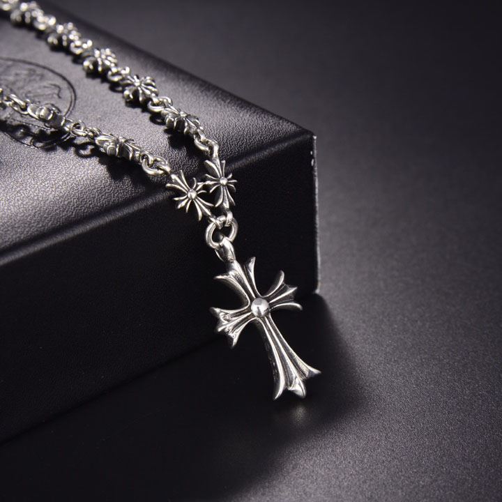 Ch**me He**ts necklaces